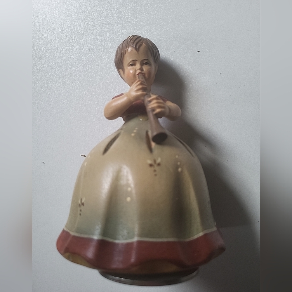 Regue Musical Box Figurine Girl With Flute